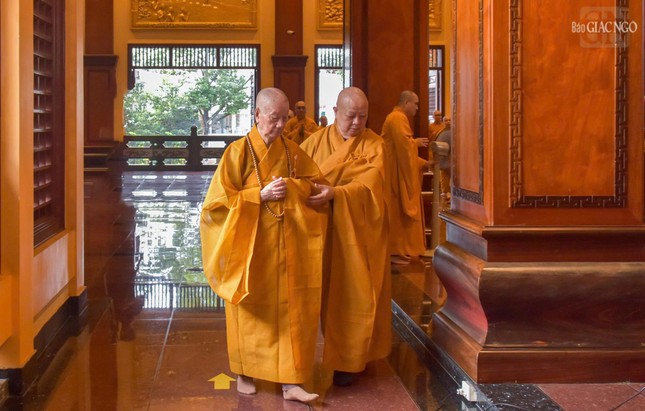 Đức Đệ tứ Pháp chủ GHPGVN quang lâm chánh điện Việt Nam Quốc Tự Đức Đệ tứ Pháp chủ GHPGVN quang lâm chánh điện Việt Nam Quốc Tự