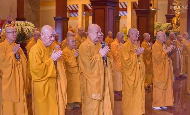 Chư tôn giáo phẩm Hội đồng Chứng minh, Ban Trị sự GHPGVN TP.HCM tham dự Lễ Bố-tát Chư tôn giáo phẩm Hội đồng Chứng minh, Ban Trị sự GHPGVN TP.HCM tham dự Lễ Bố-tát