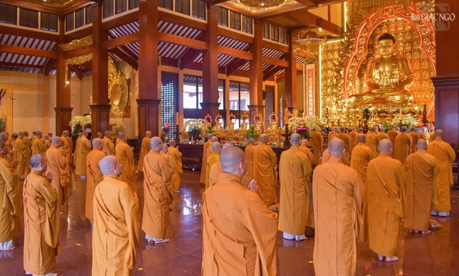 Trong mùa An cư kiết hạ, chư Tăng thành viên Ban Trị sự GHPGVN TP.HCM thực hiện Bố-tát định kỳ vào lúc 6 giờ 30 ngày 14 và 29 Âm lịch hàng tháng, tại Việt Nam Quốc Tự Trong mùa An cư kiết hạ, chư Tăng thành viên Ban Trị sự GHPGVN TP.HCM thực hiện Bố-tát định kỳ vào lúc 6 giờ 30 ngày 14 và 29 Âm lịch hàng tháng, tại Việt Nam Quốc Tự