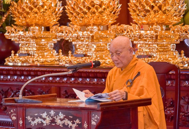 Trưởng lão Hòa thượng Thích Minh Thông đại vị trùng tuyên giới Tỳ-kheo và Bồ-tát Trưởng lão Hòa thượng Thích Minh Thông đại vị trùng tuyên giới Tỳ-kheo và Bồ-tát