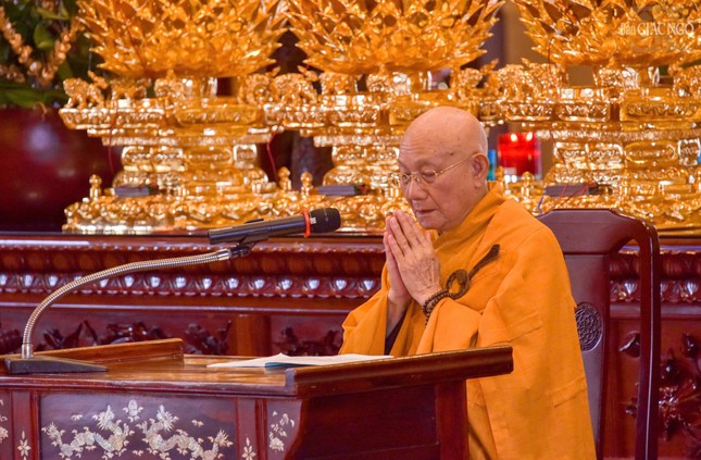 Trưởng lão Hòa thượng Thích Minh Thông đại vị trùng tuyên giới luật đến đại chúng Trưởng lão Hòa thượng Thích Minh Thông đại vị trùng tuyên giới luật đến đại chúng