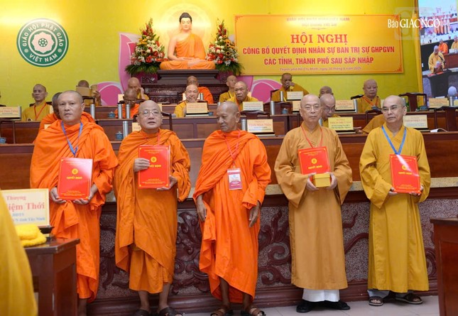Hòa thượng Đào Như trao quyết định đến Ban Trị sự GHPGVN tỉnh Đồng Nai Hòa thượng Đào Như trao quyết định đến Ban Trị sự GHPGVN tỉnh Đồng Nai