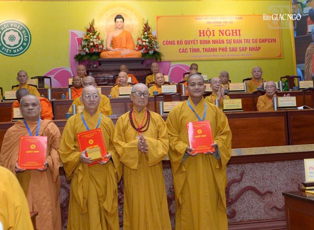 Hòa thượng Thích Tánh Nhiếp trao quyết định đến Ban Trị sự GHPGVN tỉnh Tây Ninh Hòa thượng Thích Tánh Nhiếp trao quyết định đến Ban Trị sự GHPGVN tỉnh Tây Ninh