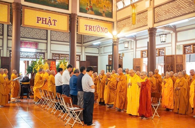 Quang cảnh lễ tưởng niệm tại chùa Long Sơn Quang cảnh lễ tưởng niệm tại chùa Long Sơn