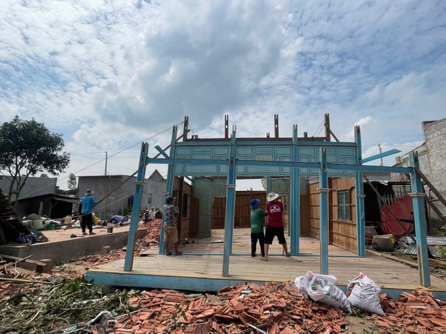 Nhiều ngôi nhà bị sập, tốc mái Nhiều ngôi nhà bị sập, tốc mái