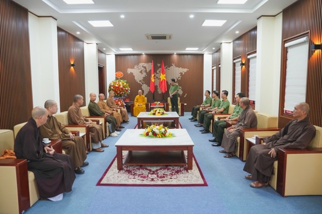 Ban Trị sự tỉnh thăm và chúc mừng lãnh đạo, cán bộ, chiến sĩ nhân Kỷ niệm 80 năm ngày thành lập Lực lượng Công an Nhân dân Việt Nam Ban Trị sự tỉnh thăm và chúc mừng lãnh đạo, cán bộ, chiến sĩ nhân Kỷ niệm 80 năm ngày thành lập Lực lượng Công an Nhân dân Việt Nam