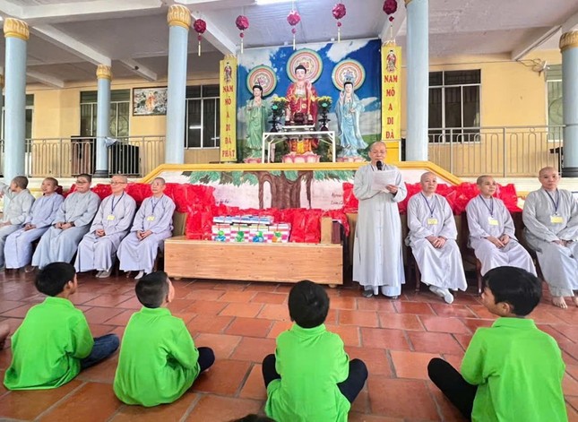 Ni sư Thích nữ Chơn Toàn phát biểu khai mạc Ni sư Thích nữ Chơn Toàn phát biểu khai mạc