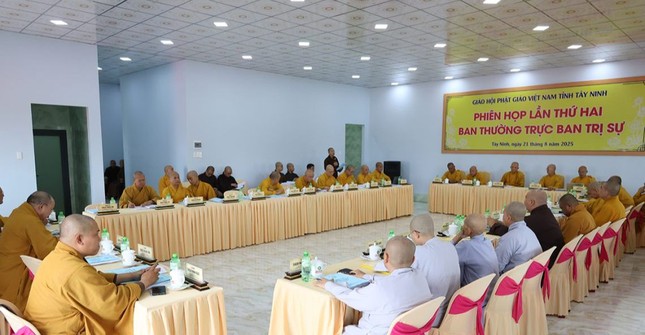 Quang cảnh buổi họp của Ban Thường trực