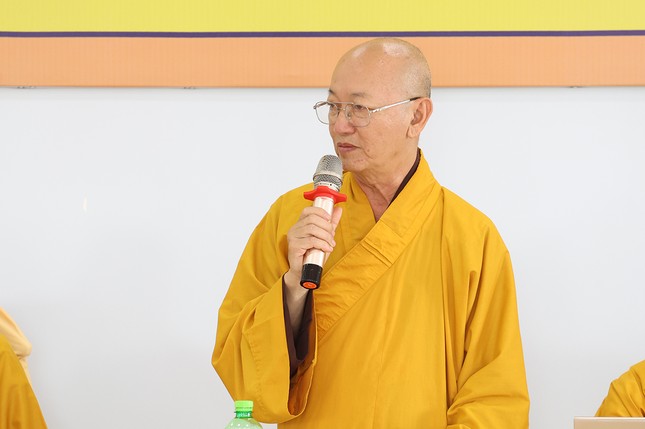 Thượng tọa Thích Quảng Tâm chủ trì buổi họp