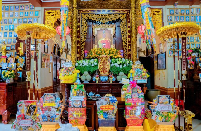 Di ảnh Hòa thượng Thích Huệ Thành tại chùa Liên Hoa