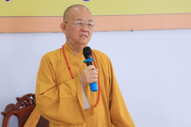 Hòa thượng Thích Minh Thiện ban đạo từ Hòa thượng Thích Minh Thiện ban đạo từ