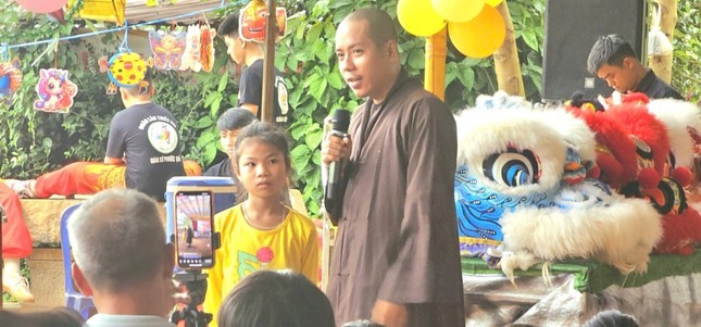 Hơn 2.000 phần quà trung thu được trao tặng cho thiếu nhi địa phương