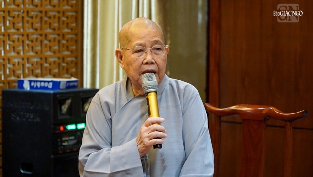 Ni trưởng Thích nữ Từ Nhẫn chủ trì buổi họp Ni trưởng Thích nữ Từ Nhẫn chủ trì buổi họp