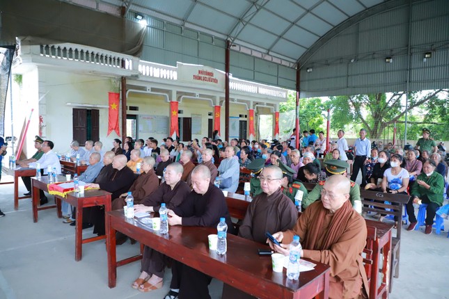 Đoàn Phân ban Ni giới T.Ư và bà con địa phương Đoàn Phân ban Ni giới T.Ư và bà con địa phương