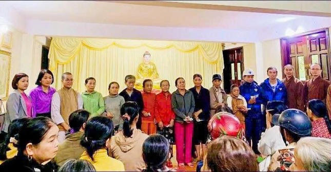 Đoàn trao quà đến bà con xã Nông Sơn Đoàn trao quà đến bà con xã Nông Sơn