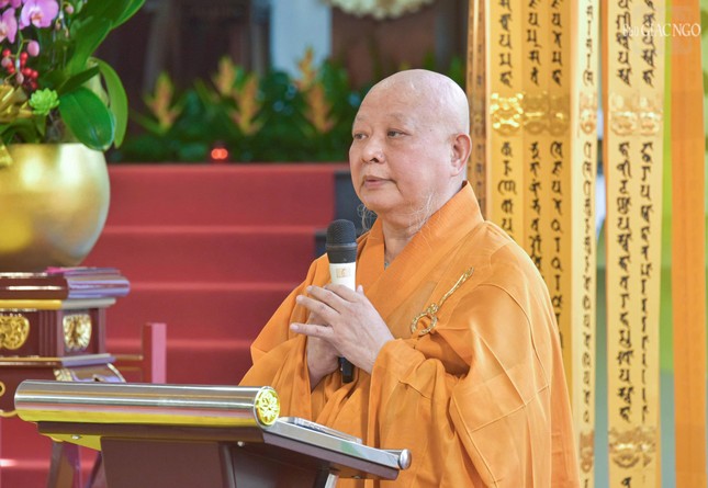 Hòa thượng Thích Lệ Trang kêu gọi chia sẻ với đồng bào miền Trung bị ảnh hưởng bão số 13