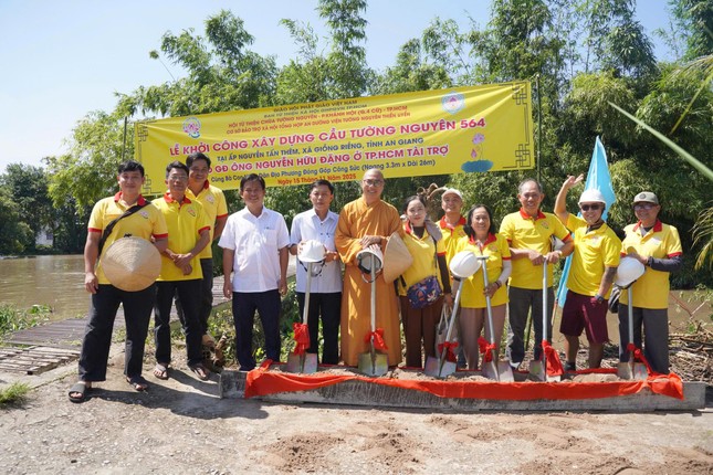 Khởi công cầu Tường Nguyên 564, ấp Nguyễn Tấn Thêm, xã Giồng Riềng, tỉnh An Giang - Ảnh: T.N Khởi công cầu Tường Nguyên 564, ấp Nguyễn Tấn Thêm, xã Giồng Riềng, tỉnh An Giang - Ảnh: T.N