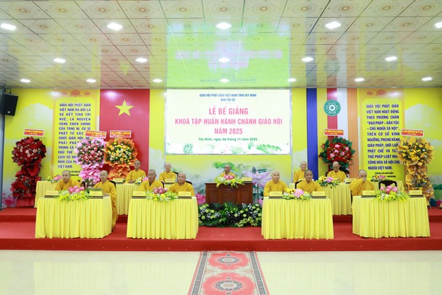 Chư tôn đức chứng minh và tham dự