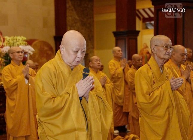 Hòa thượng Thích Lệ Trang, Trưởng ban Trị sự TP.HCM tại lễ Bố-tát Hòa thượng Thích Lệ Trang, Trưởng ban Trị sự TP.HCM tại lễ Bố-tát