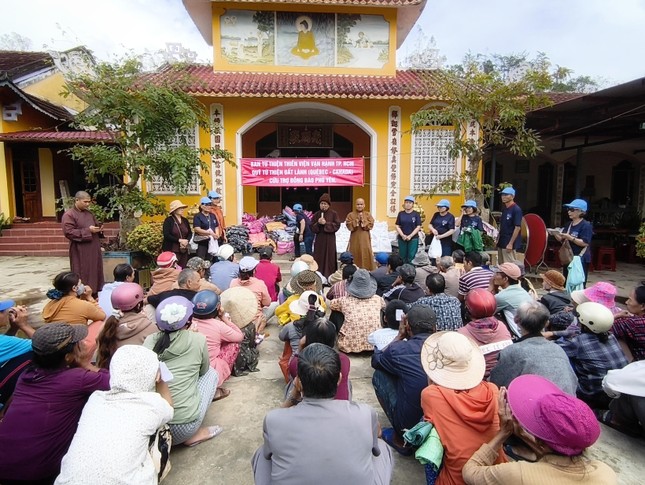 Ban Từ thiện xã hội thiền viện Vạn Hạnh trao quà đến bà con tỉnh Đắk Lắk Ban Từ thiện xã hội thiền viện Vạn Hạnh trao quà đến bà con tỉnh Đắk Lắk