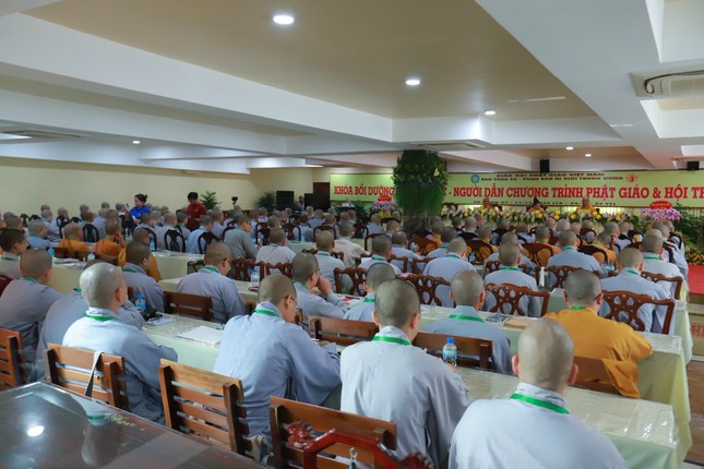 Khóa bồi dưỡng và Hội thi dẫn chương trình Phật giáo diễn ra từ ngày 7-12 đến 11-12-2025 tại chùa Vĩnh Nghiêm