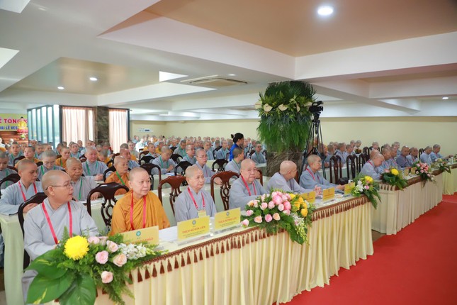 Chư Ni Thường trực Phân ban Ni giới T.Ư và học viên tham dự