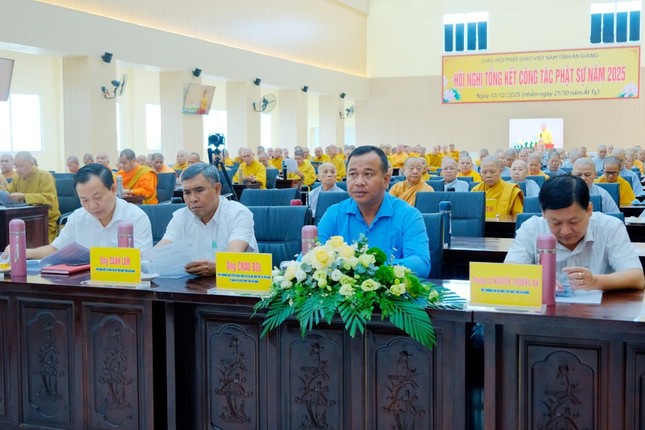 Đại diện chính quyền tham dự hội nghị tổng kết Đại diện chính quyền tham dự hội nghị tổng kết