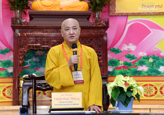 Hòa thượng Thích Huệ Thông chủ giảng chuyên đề đầu tiên Chuyển đổi số nhu cầu tất yếu của xã hội và Giáo hội - tâm đức là nền tảng của người làm công tác hành chánh