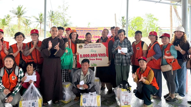 Đoàn chia sẻ kịp thời những gia đình khó khăn do bão lũ Đoàn chia sẻ kịp thời những gia đình khó khăn do bão lũ