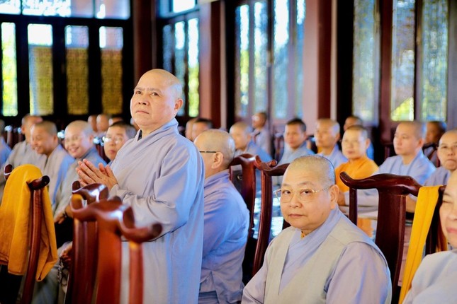 Ni sư Thích nữ Như Hiền phát biểu tại buổi họp Ni sư Thích nữ Như Hiền phát biểu tại buổi họp