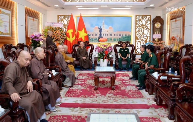 Trung tá Nguyễn Mạnh Trường tiếp đón Hòa thượng Thích Lệ Trang và phái đoàn Ban Trị sự GHPGVN TP.HCM nhân Kỷ niệm 81 năm ngày thành lập Quân đội Nhân dân Việt Nam Trung tá Nguyễn Mạnh Trường tiếp đón Hòa thượng Thích Lệ Trang và phái đoàn Ban Trị sự GHPGVN TP.HCM nhân Kỷ niệm 81 năm ngày thành lập Quân đội Nhân dân Việt Nam