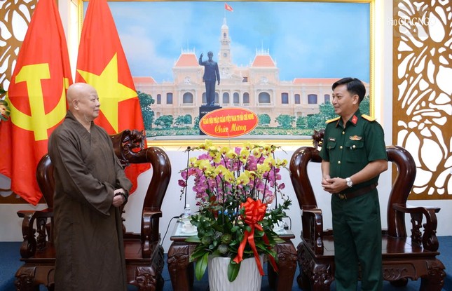 Hòa thượng Thích Lệ Trang chúc mừng lãnh đạo, cán bộ, chiến sĩ Bộ Tư lệnh nhân Kỷ niệm 81 năm ngày thành lập Quân đội Nhân dân Việt Nam Hòa thượng Thích Lệ Trang chúc mừng lãnh đạo, cán bộ, chiến sĩ Bộ Tư lệnh nhân Kỷ niệm 81 năm ngày thành lập Quân đội Nhân dân Việt Nam