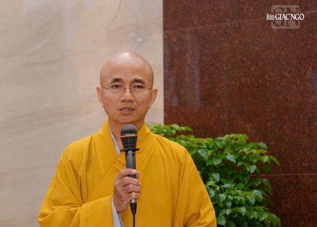 Thượng tọa Thích Thiện Quý, Phó Trưởng ban kiêm Chánh Thư ký Ban Trị sự TP.HCM lưu ý về nội quy khóa bồi dưỡng