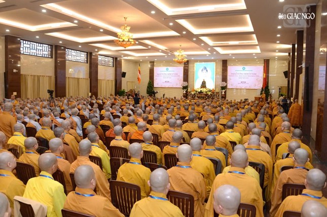 Chư tôn đức Tăng Ni tham dự Đại lễ tưởng niệm Đức vua - Phật hoàng Trần Nhân Tông tại Việt Nam Quốc Tự Chư tôn đức Tăng Ni tham dự Đại lễ tưởng niệm Đức vua - Phật hoàng Trần Nhân Tông tại Việt Nam Quốc Tự