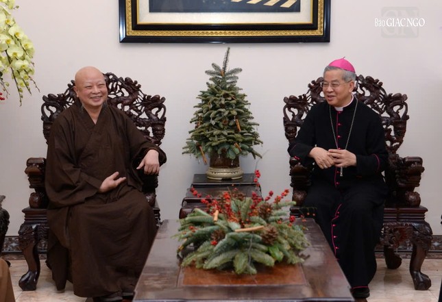 Hai vị lãnh đạo hai tôn giáo tại TP.HCM trò chuyện thân mật