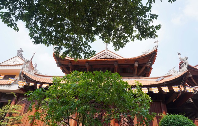 Cùng với sự biến thiên của thời gian, ngôi chùa xuống cấp. Đến năm 1967, Hòa thượng Thích Tuệ Hải đã trùng tu, tôn tạo về phần chánh điện, bằng cách thay thế kiến trúc nhẹ cũ thành một cơ sở tôn giáo trang nghiêm hơn để phù hợp với tín ngưỡng của đồng bào Phật tử.