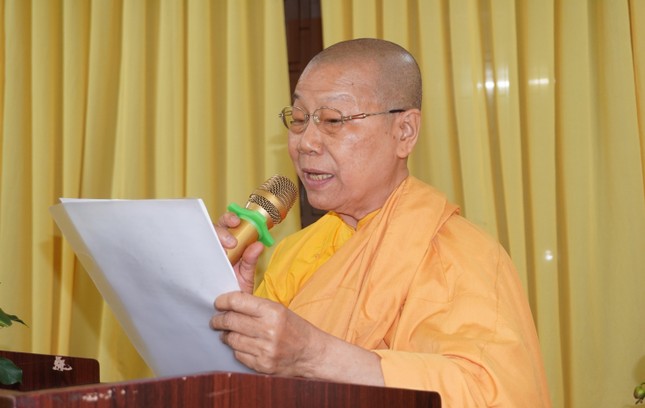 Ni sư Thích nữ Tín Liên thay mặt chư tôn đức Ni Hệ phái Khất sĩ cảm tạ