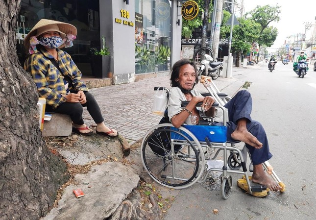 Cô Sang và ông Tư trên đường Hoàng Hoa Thám