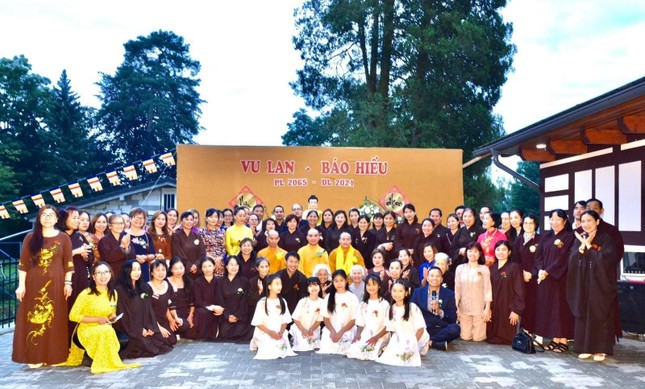 Vu lan ý nghĩa nơi chùa Giác Minh tại Cộng hòa Séc Vu lan ý nghĩa nơi chùa Giác Minh tại Cộng hòa Séc