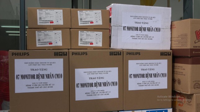 Tặng thiết bị hỗ trợ chăm sóc bệnh nhân Tặng thiết bị hỗ trợ chăm sóc bệnh nhân