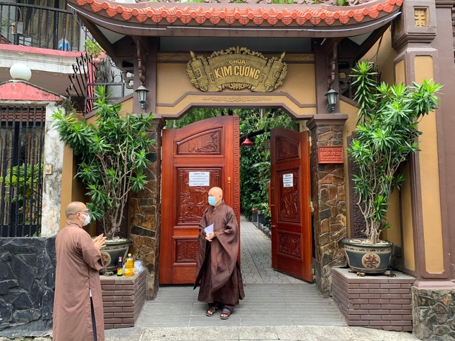 Cúng dường đến chùa Kim Cương Cúng dường đến chùa Kim Cương