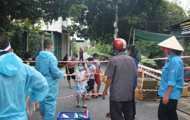 Những phần quà đến các em ở khu cách ly - Ảnh: CGH Những phần quà đến các em ở khu cách ly - Ảnh: CGH