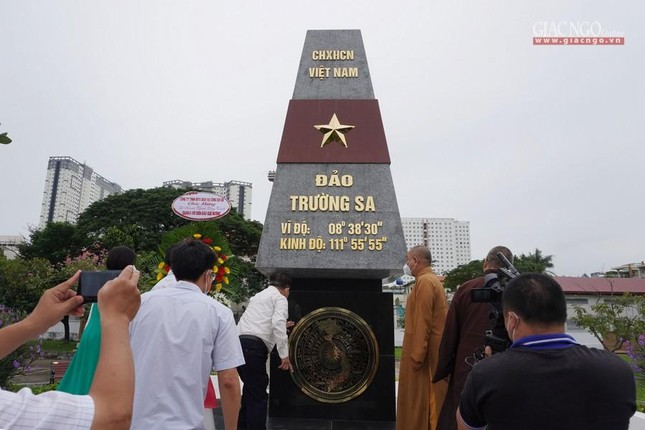 Chư tôn đức, chính quyền tham quan công trình Chư tôn đức, chính quyền tham quan công trình