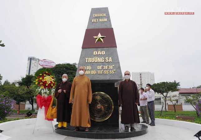 Thượng tọa Thích Huệ Công cùng chư tôn đức quận 8 bên công trình cột mốc chủ quyền quần đảo Trường Sa - chào mừng Đại hội đại biểu Phật giáo quận 8 nhiệm kỳ 2021-2026 Thượng tọa Thích Huệ Công cùng chư tôn đức quận 8 bên công trình cột mốc chủ quyền quần đảo Trường Sa - chào mừng Đại hội đại biểu Phật giáo quận 8 nhiệm kỳ 2021-2026