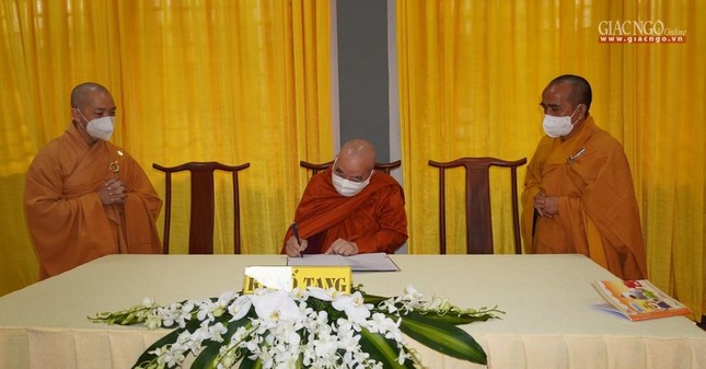 Đoàn Ban Phật giáo quốc tế, Ban Giáo dục Phật giáo Trung ương ghi sổ tang lưu niệm