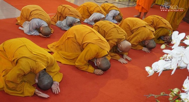 Thành kính tưởng niệm