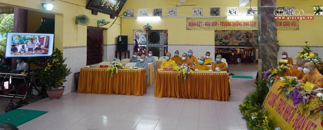 Đại biểu xem video báo cáo Phật sự nhiệm kỳ 2016-2021