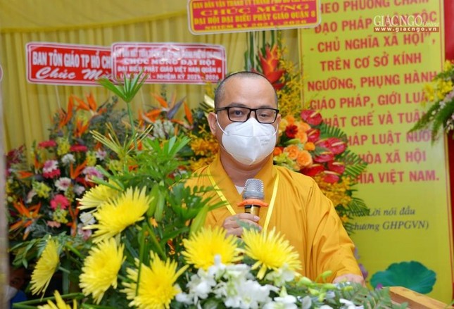 Đại đức Thích Thiện Châu dẫn chương trình đại hội