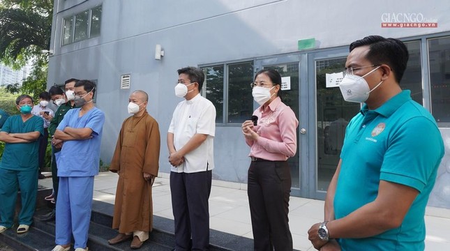 Bà Phan Kiều Thanh Hương phát biểu tri ân các tình nguyện viên Bà Phan Kiều Thanh Hương phát biểu tri ân các tình nguyện viên