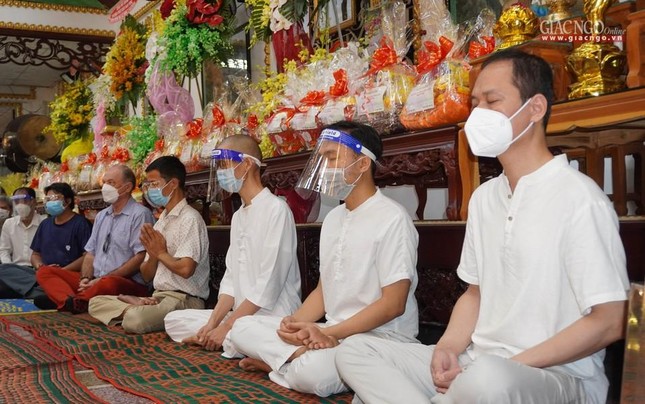 Thực hiện khóa ngồi thiền